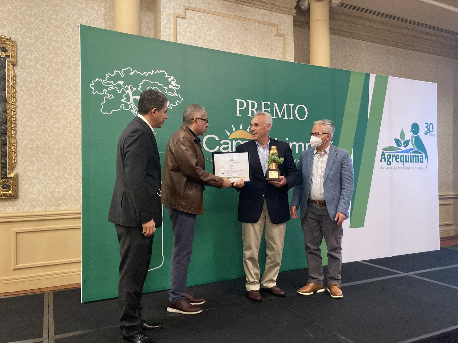 Palmas del Ixcán, es el ganador del Premio CampoLimpio 2021-2022 y Agrequima comparte su Primer Reporte de Sostenibilidad bajo el estándar GRI, “Por una Tierra Productiva y Sostenible”